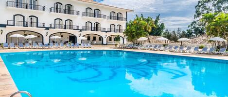 3 piscinas al aire libre