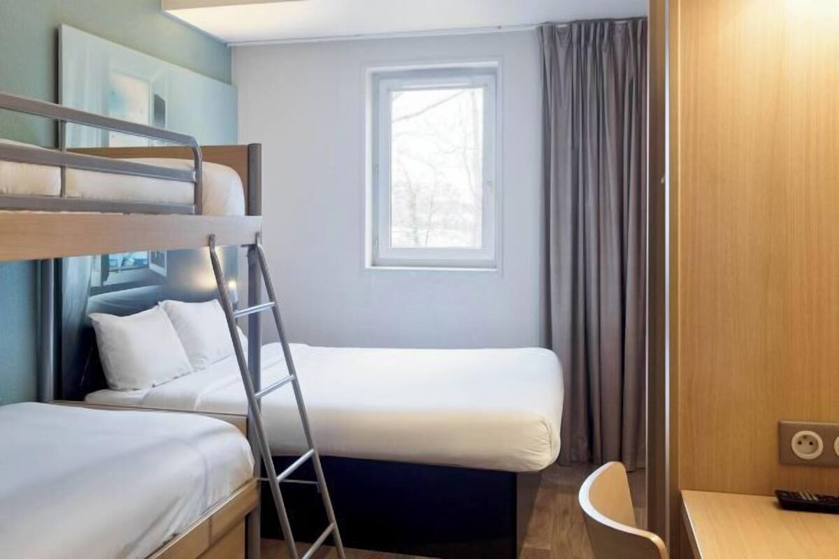 Schreibtisch, schallisolierte Zimmer, kostenlose Babybetten