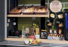 Café da manhã com buffet todos os dias mediante uma taxa