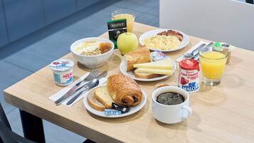 Café da manhã com buffet todos os dias mediante uma taxa