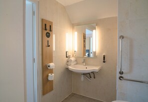 Bathroom - B&B Hotel Dreux Centre (Dreux)
