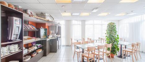 Tägliches Frühstück gegen Gebühr