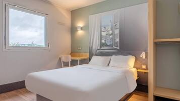 Chambre Double, accessible aux personnes à mobilité réduite, non-fumeurs | Literie de qualité supérieure, bureau, chambres insonorisées