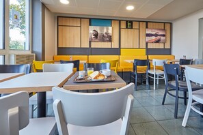 Buffet déjeuner servi tous les jours en supplément
