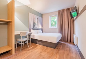 Premium bedding, desk, soundproofing, free WiFi - B&B HOTEL Colmar Vignobles (Wintzenheim)