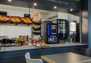Se ofrece un desayuno bufé todos los días (por un coste adicional)
