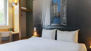 Literie de qualité supérieure, bureau, rideaux occultants