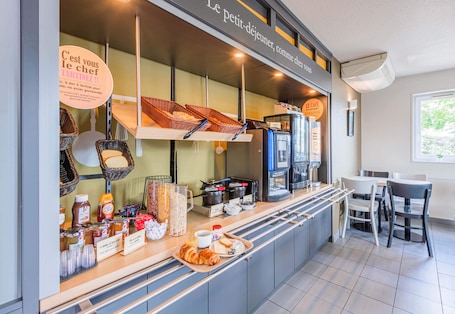 Restaurant. B&B HOTEL Mulhouse Ile Napoléon