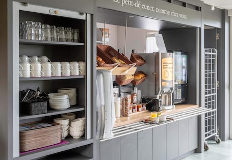 Daily buffet breakfast for a fee. B&B HOTEL Beauvais