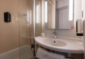 Douche, serviettes fournies