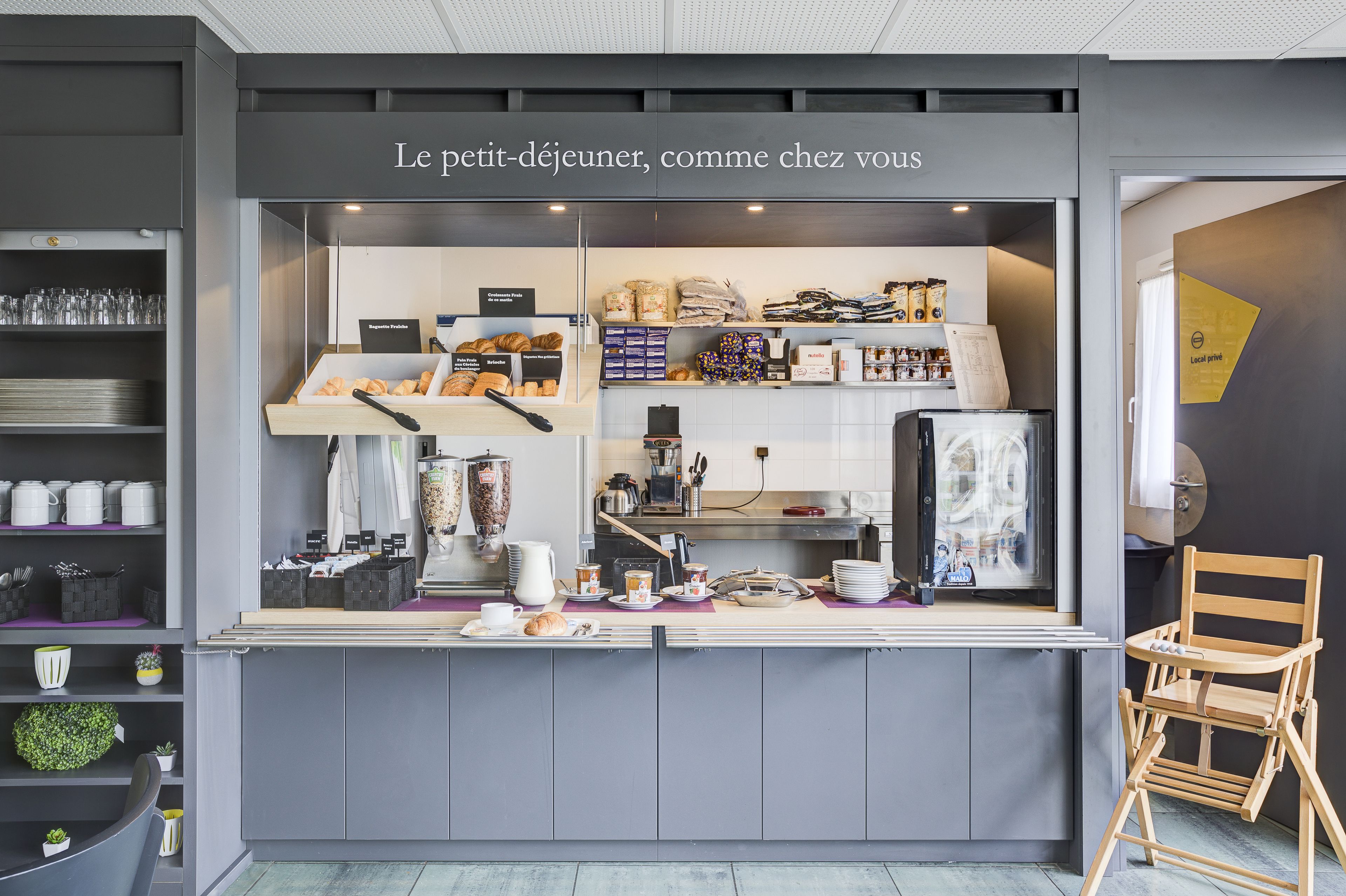 Petit déjeuner buffet servi tous les jours en supplément