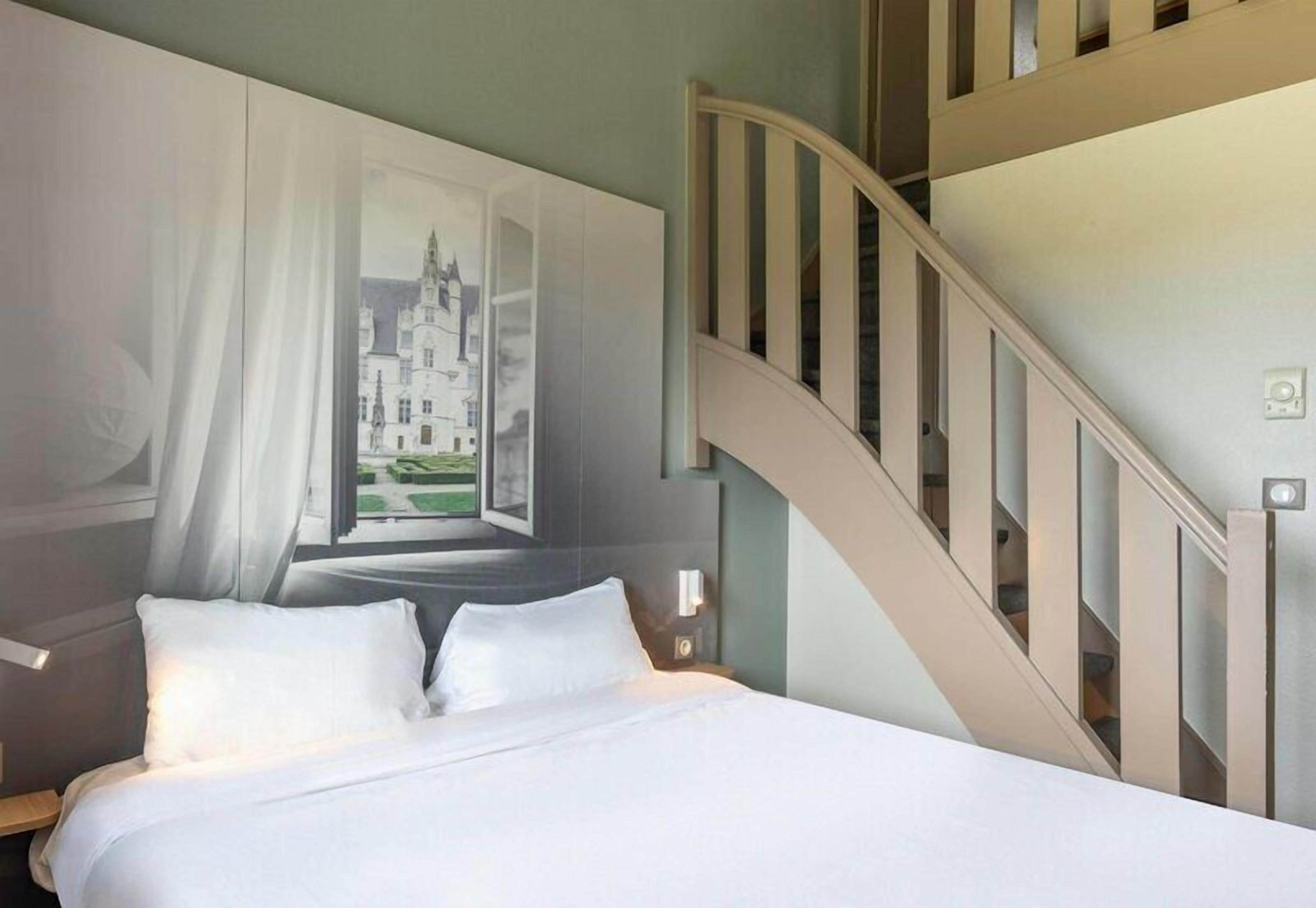 Quadruple Room | Premium bedding, desk, soundproofing, free WiFi