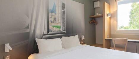 Double Room | Premium bedding, desk, soundproofing, free WiFi