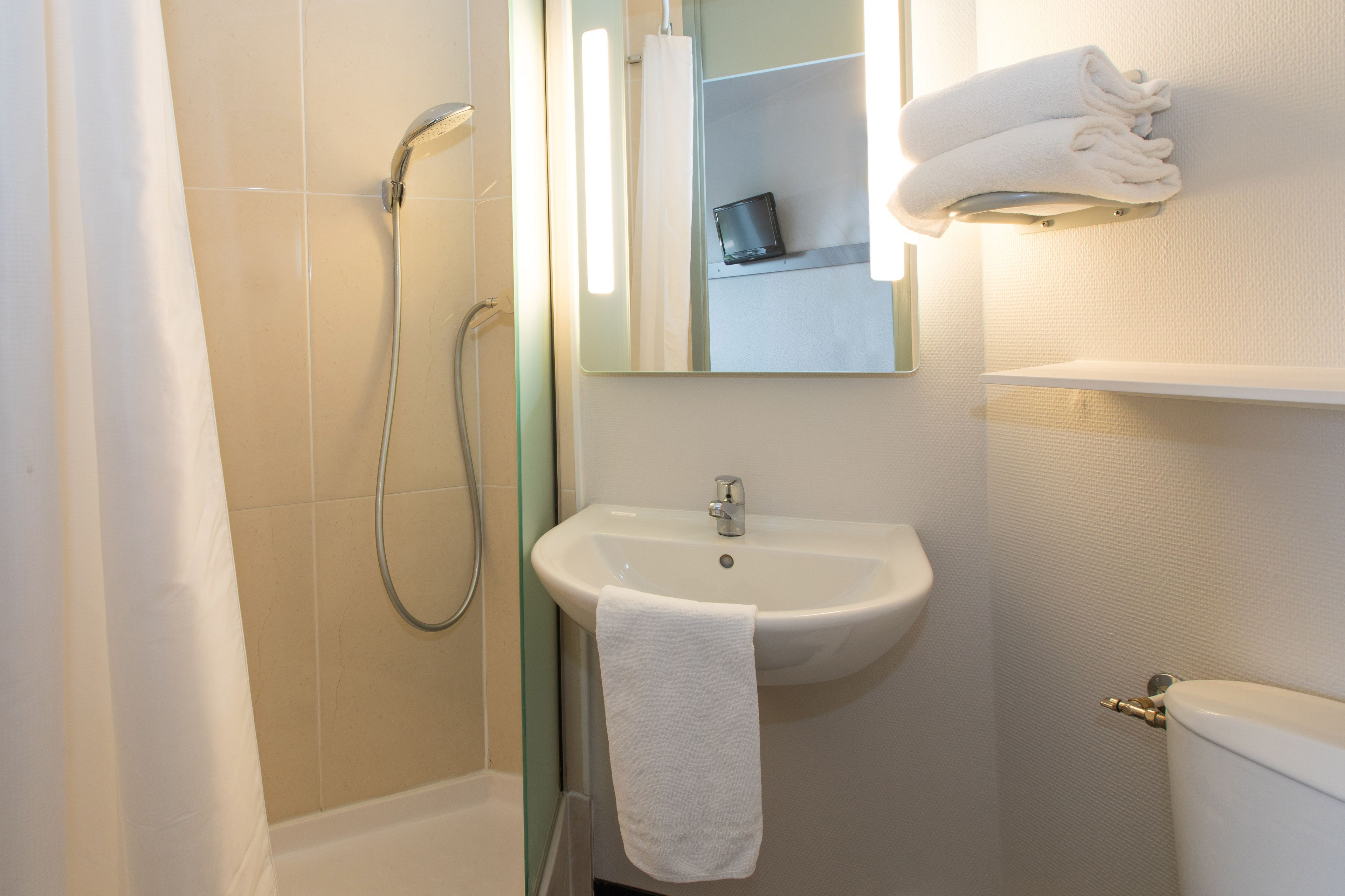 shower, free toiletries, hair dryer, towels