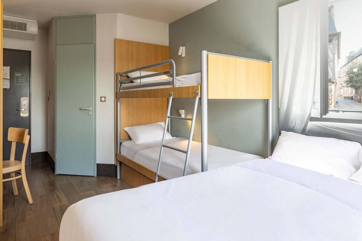 Chambre quadruple, non-fumeur | Literie de qualité, bureau, système d’insonorisation