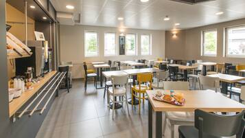 Daily buffet breakfast for a fee