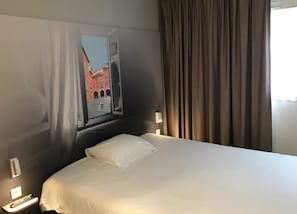 In-room safe, desk, soundproofing, free WiFi