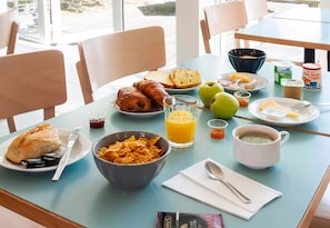Daily buffet breakfast for a fee