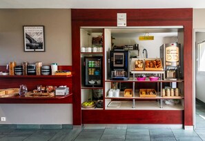 Daily buffet breakfast for a fee