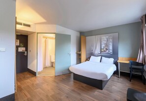 Quadruple Room, Accessible, Non Smoking | Premium bedding, desk, blackout curtains, soundproofing - B&B HOTEL Creil Chantilly (Creil)