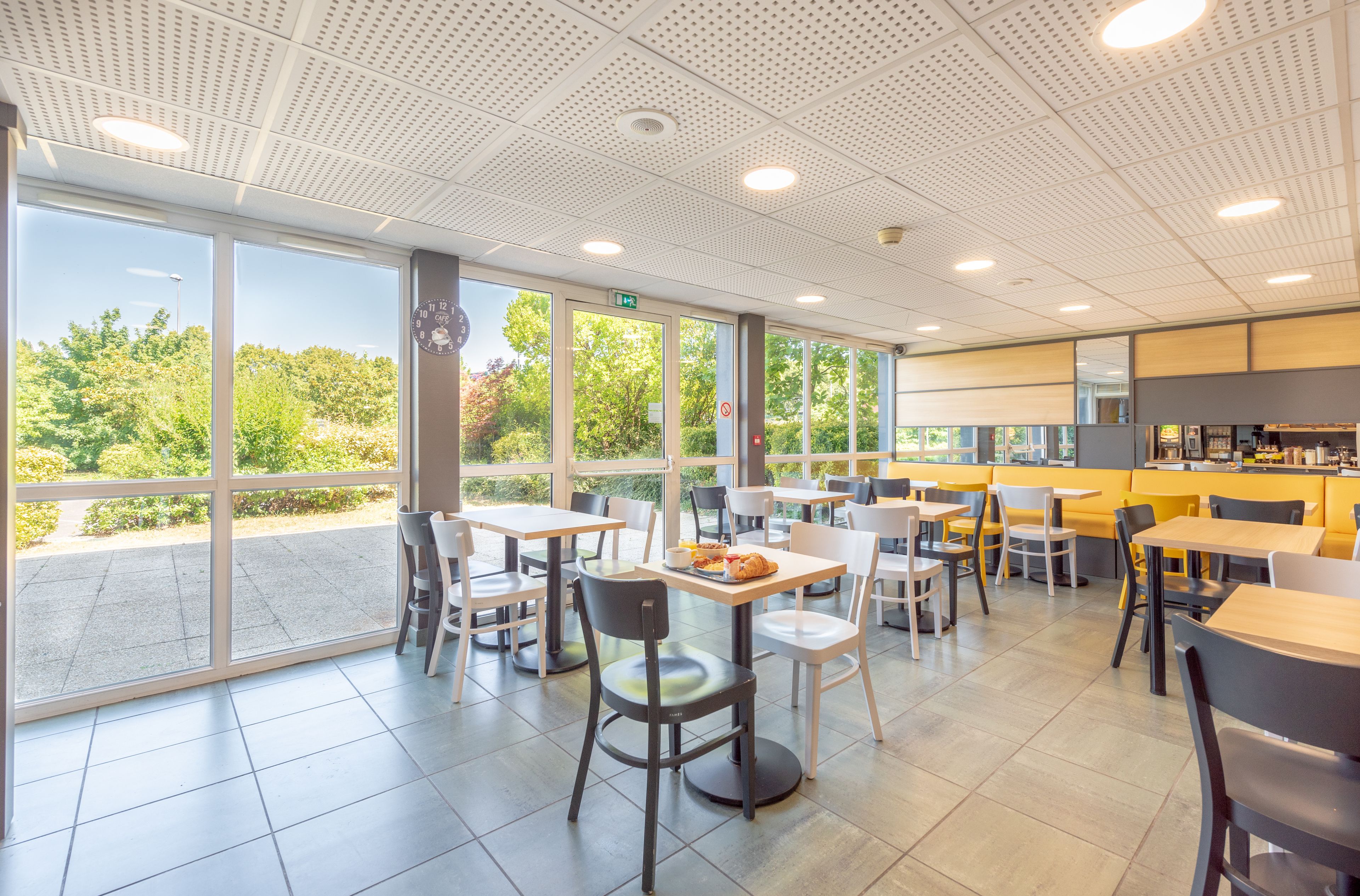 Tägliches Frühstücksbuffet gegen Gebühr