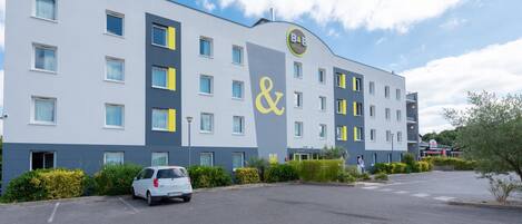 Mặt tiền nơi lưu trú