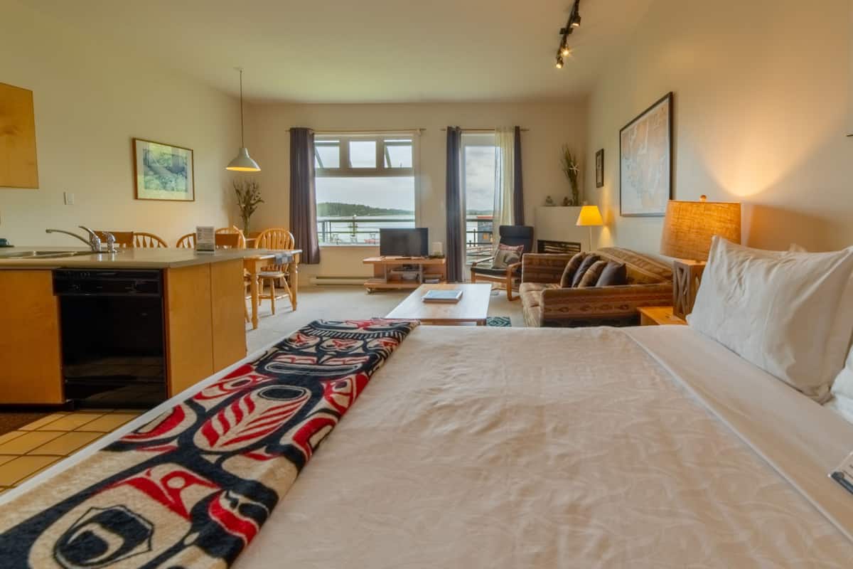 Oceanfront Studio Condo 15 | Individually decorated, individually furnished, laptop workspace