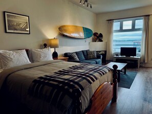Oceanfront Studio Condo 14 - 20180530  | Individually decorated, individually furnished, laptop workspace - Fred Tibbs Ocean Front Condos (Tofino)