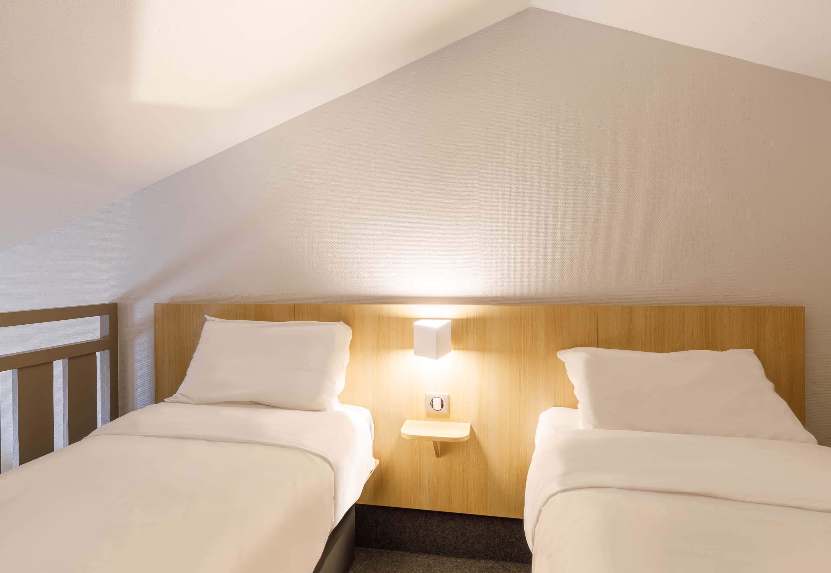 desk, soundproofing, free wifi, bed sheets