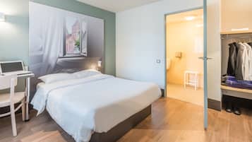 Chambre Double, accessible aux personnes à mobilité réduite, non-fumeurs | Bureau, chambres insonorisées, Wi-Fi gratuit, draps fournis