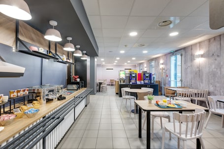 Daily buffet breakfast for a fee