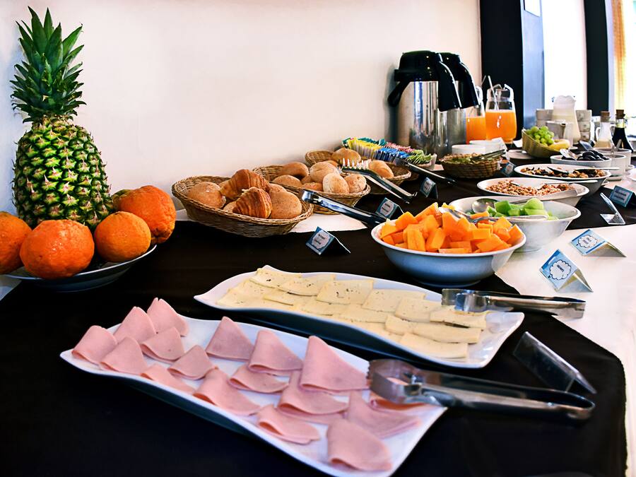 Café da manhã continental grátis todos os dias