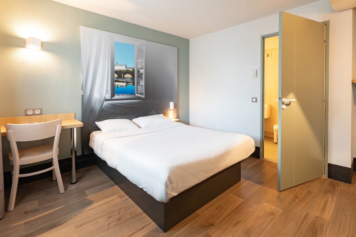 Doppelzimmer, barrierefrei | Hochwertige Bettwaren, Schreibtisch, schallisolierte Zimmer