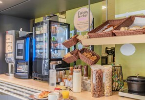 Daily buffet breakfast for a fee - B&B HOTEL Besançon Chateaufarine (Besancon)