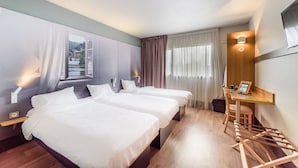 Triple Room, Non Smoking | Desk, blackout curtains, soundproofing, free WiFi - B&B HOTEL Besançon Chateaufarine (Besancon)