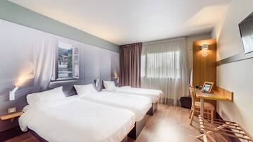 Phòng 3, không hút thuốc | Bàn, màn/rèm cản sáng, phòng cách âm