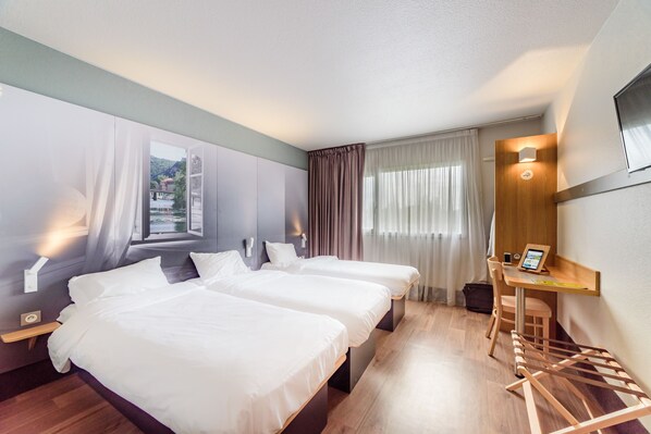 Dreibettzimmer, Nichtraucher | Schreibtisch, Verdunkelungsvorhänge, schallisolierte Zimmer