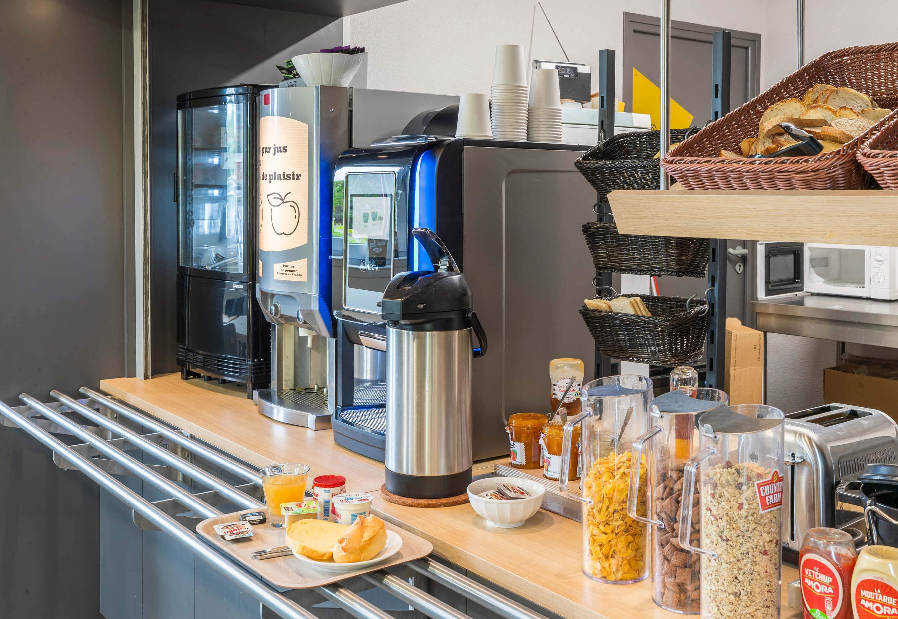 daily buffet breakfast for a fee