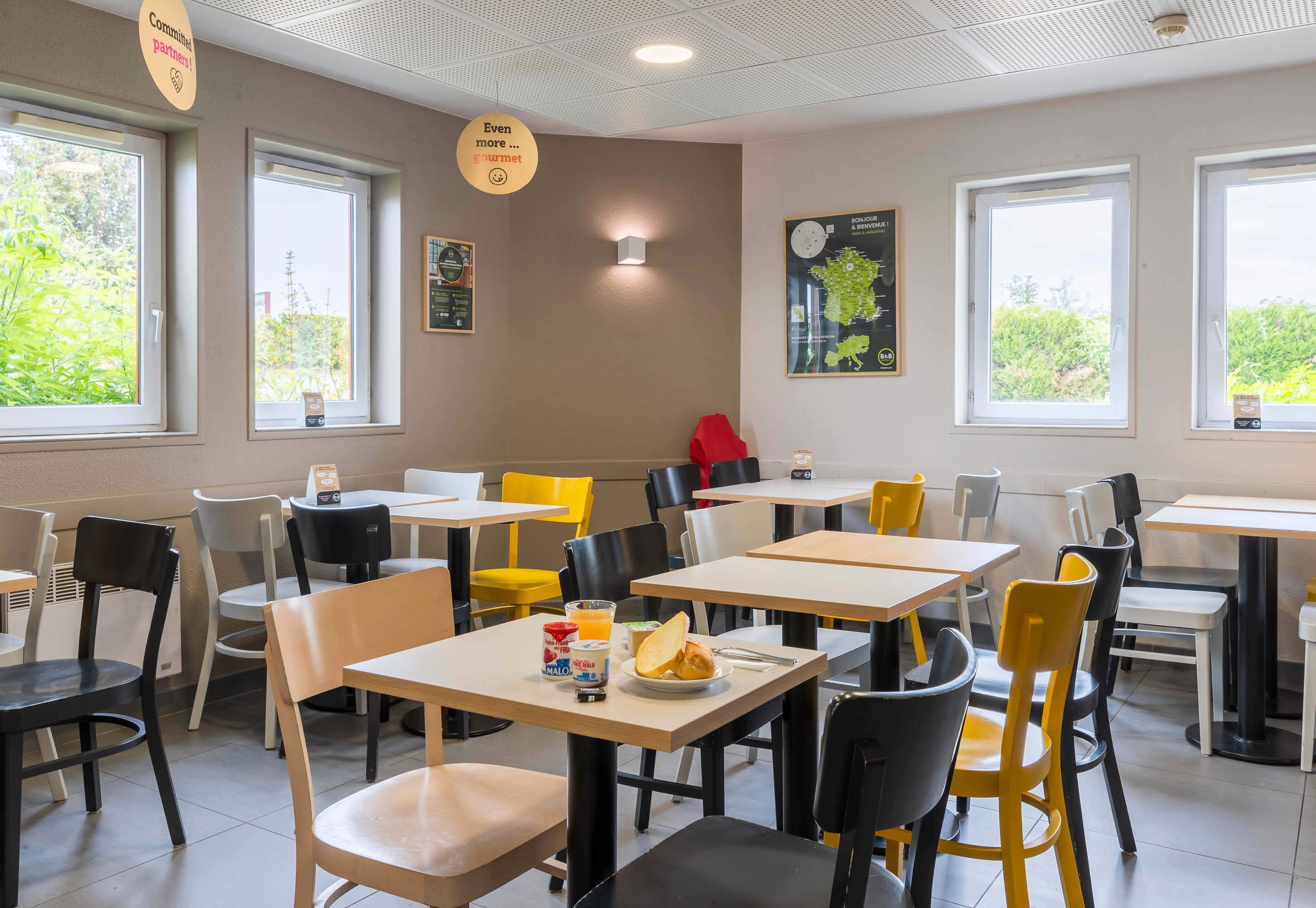 daily buffet breakfast for a fee