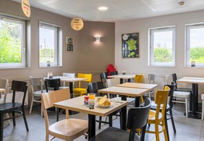 Petit déjeuner buffet servi tous les jours en supplément