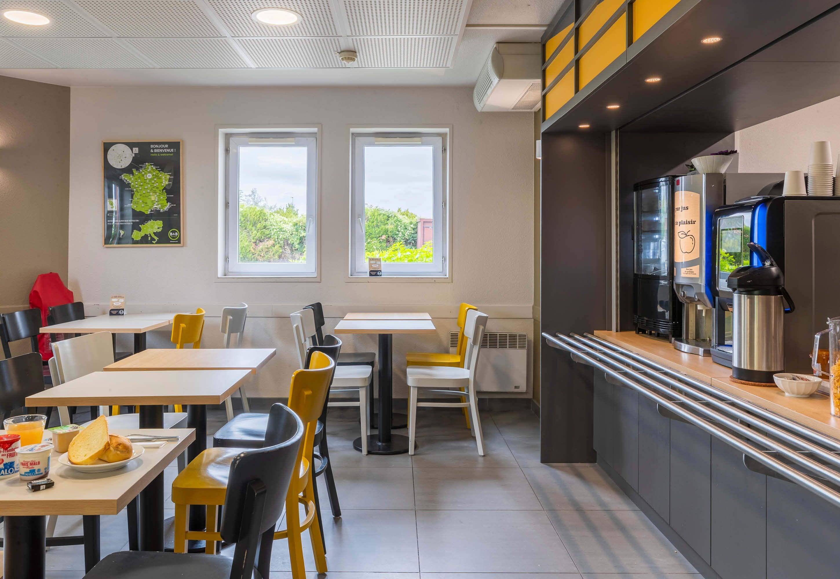 daily buffet breakfast for a fee