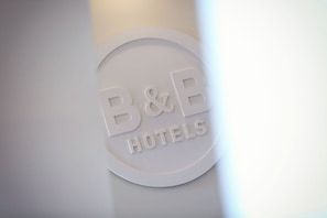 Interior detail - B&B HOTEL Troyes Saint-Parres-aux-Tertres (Saint-Parres-aux-Tertres)