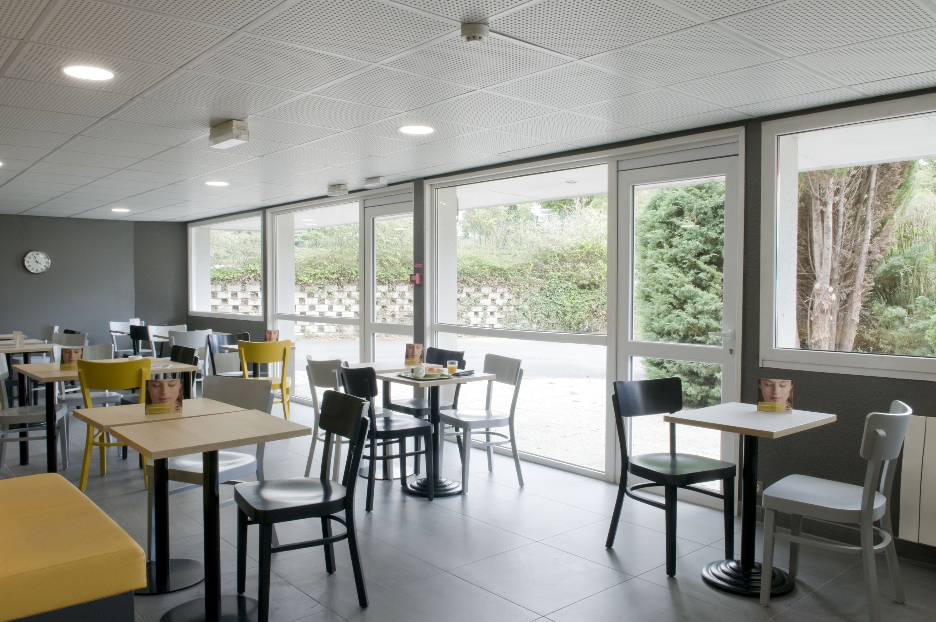 daily buffet breakfast for a fee