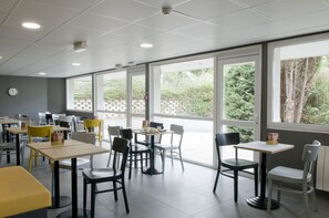 Daily buffet breakfast for a fee