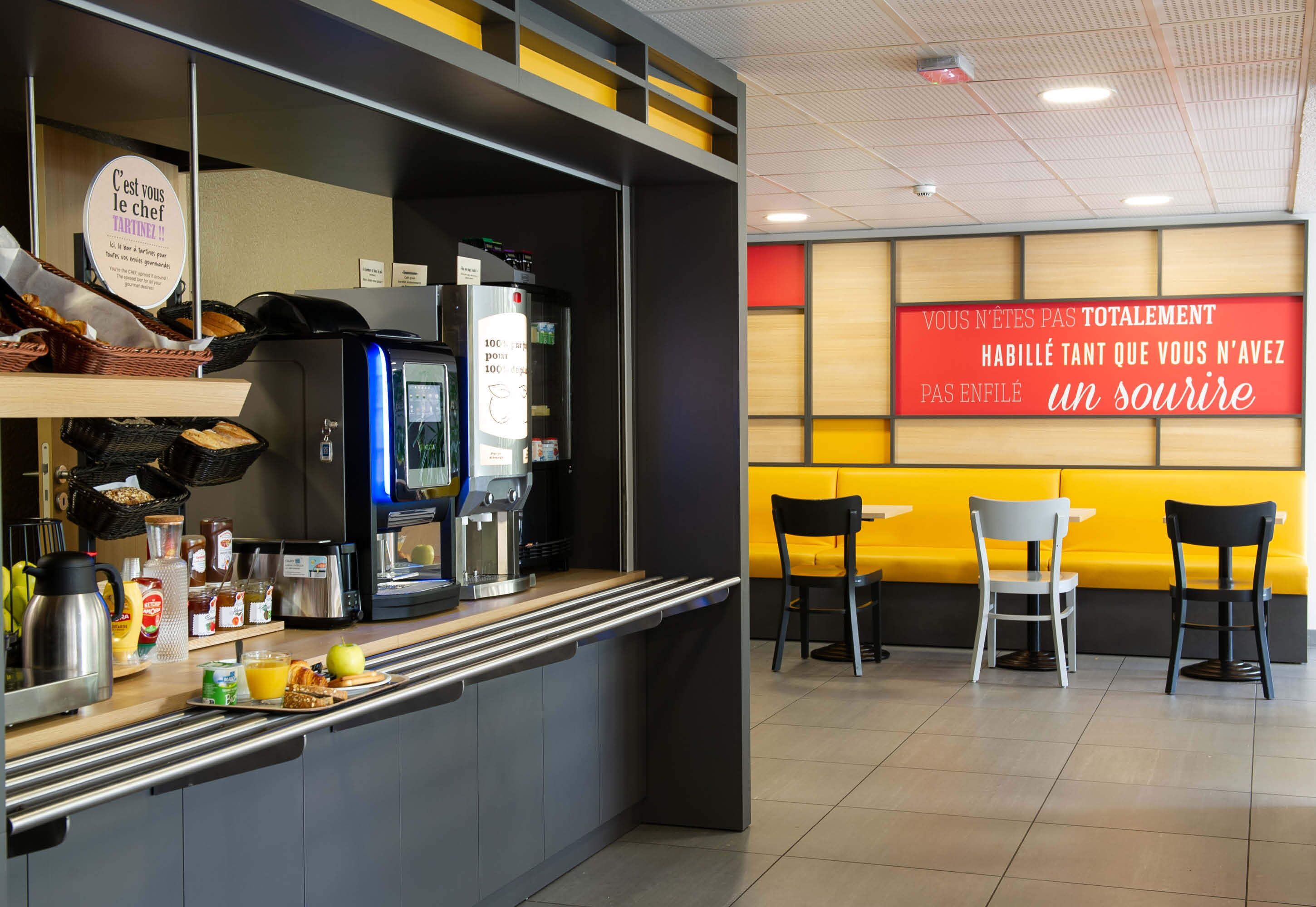 daily buffet breakfast for a fee