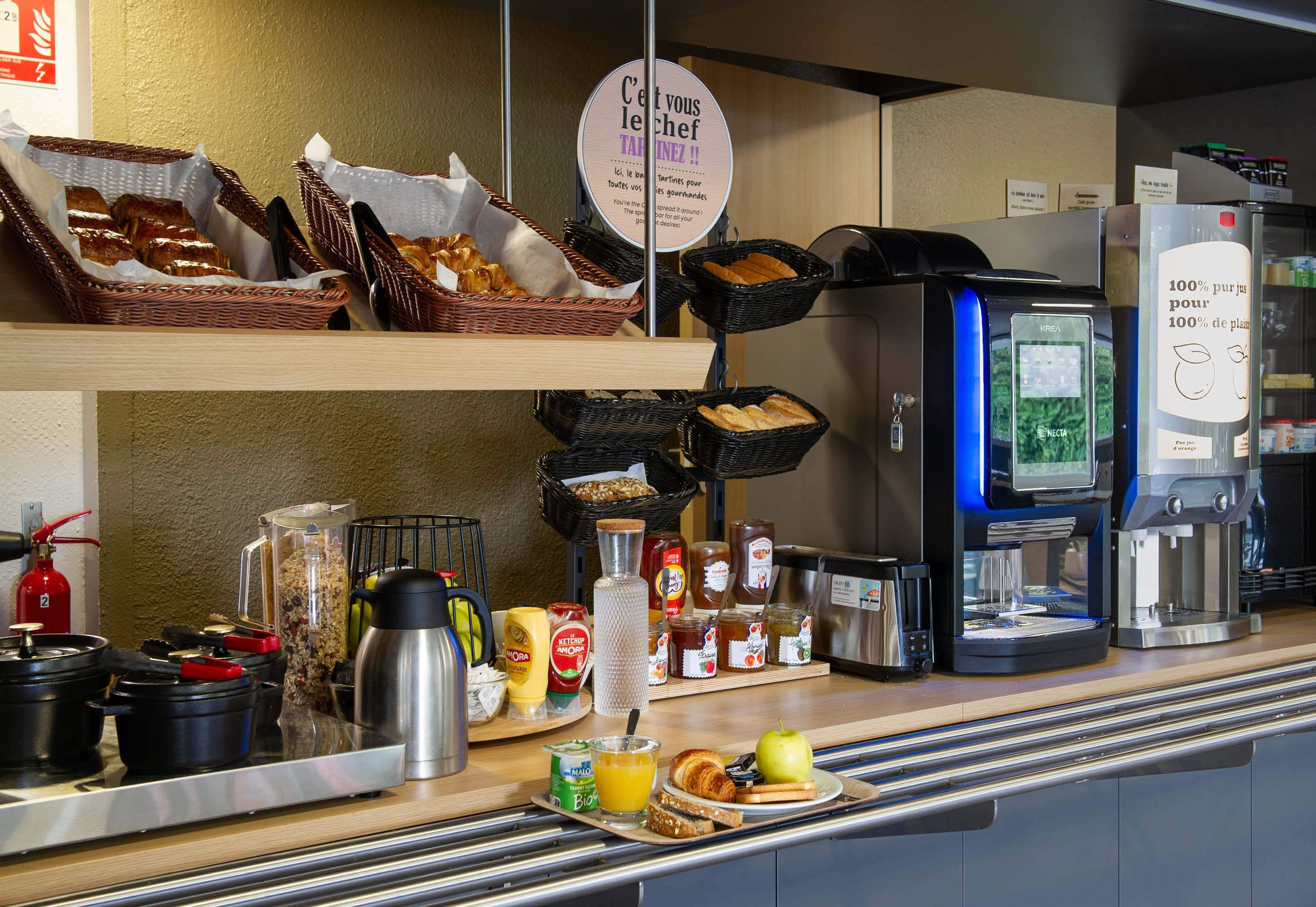 daily buffet breakfast for a fee