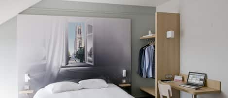 Premium bedding, desk, soundproofing, free WiFi