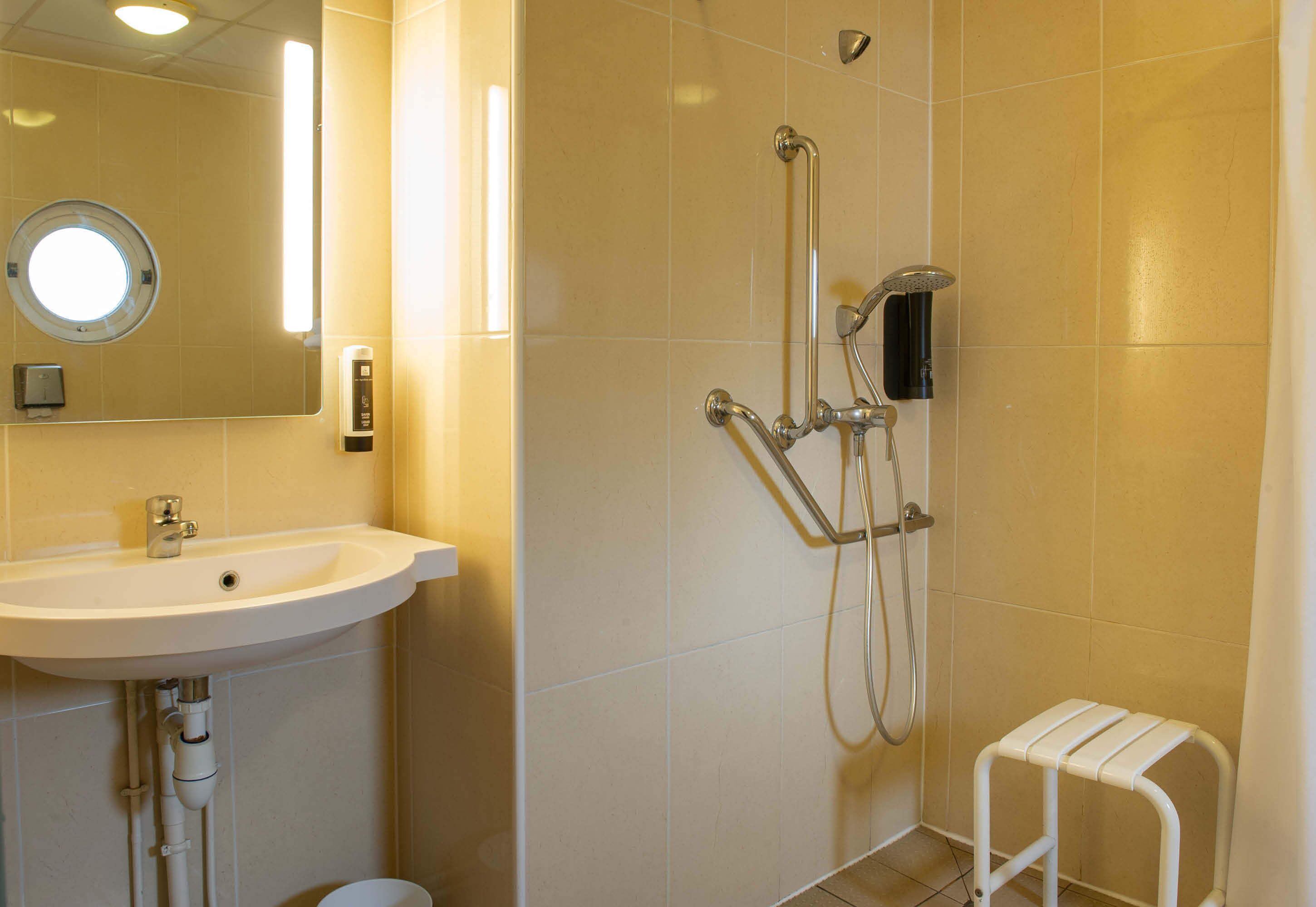 double room, accessible, non smoking | bathroom | shower, free toiletries, hair dryer, towels