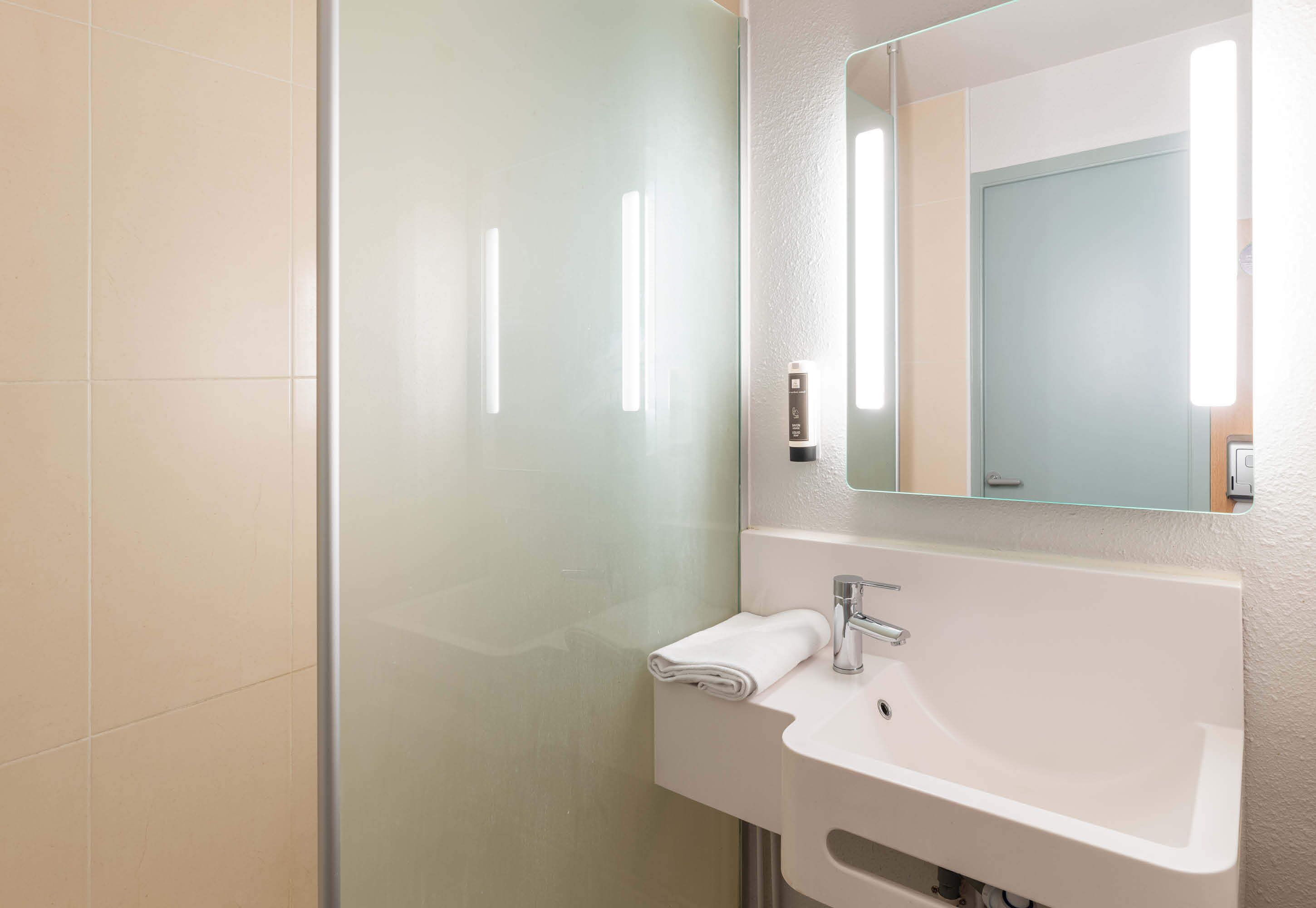 Foto - B&B HOTEL Lyon Grand Stade Meyzieu