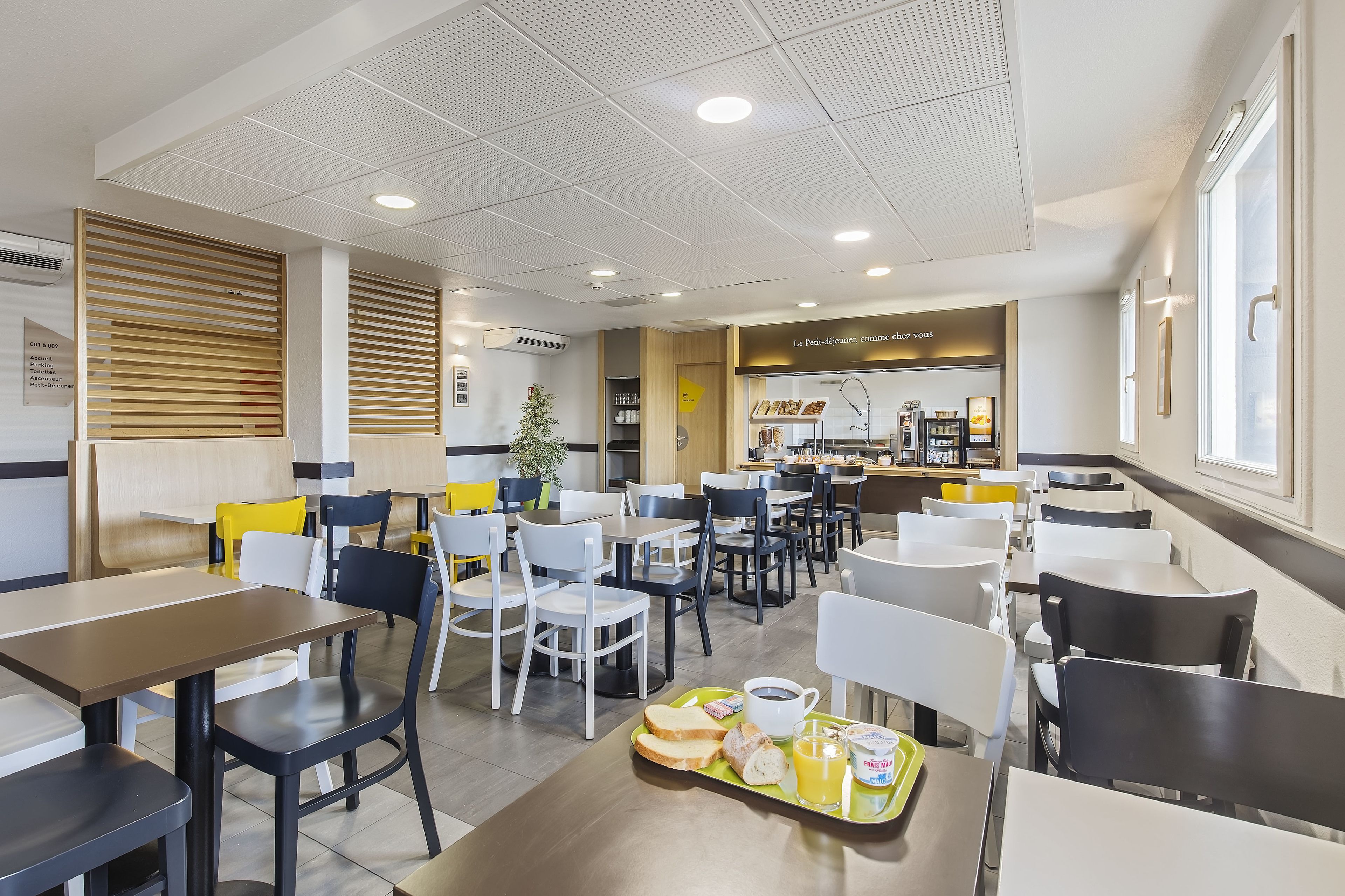 بوفيه فطور يوميًا مقابل رسوم